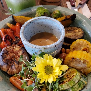 Casa Graviola - Grilled veggie platter with honey-tahini sauce - Burgers Near Me - Rio de Janeiro, RJ