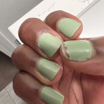 Tips 2 Toes - This is a gel manicure after four days. - Nail Salons Near Me - Charleston, South Carolina