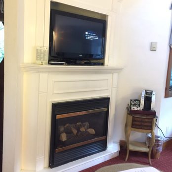 Babbling Brook Inn - Fireplace in the Degas room. - Hotels Near Me - Santa Cruz, California Babbling Brook Inn - Fireplace in the Degas room. - Hotels Near Me - Santa Cruz, California