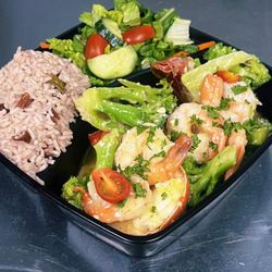 Fire Lobster - Steamed lobster and shrimp with broccoli in a garlic butter sauce.