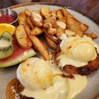Namo Café Bistro - Edmonton Trail - Breakfast & Brunch Near Me - Calgary, Alberta