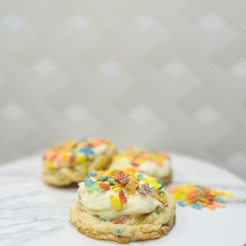 Jessica & Co Creations - Fruity cereal sugar cookie with a buttercream frosting topped with fruity cereal pieces - Desserts Near Me Jessica & Co Creations - Fruity cereal sugar cookie with a buttercream frosting topped with fruity cereal pieces - Desserts Near Me