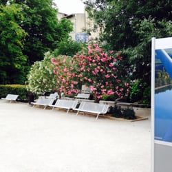 le square - Benches in the square