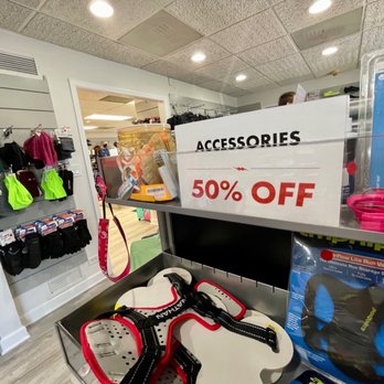 Dick Pond Athletics - Shoe Stores Near Me - Carol Stream, Illinois