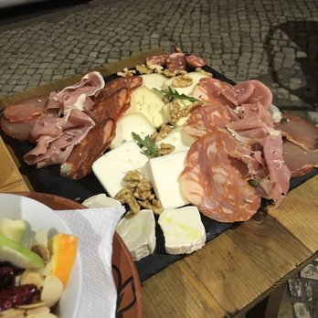 Marcelino Pão & Vinho - Mixed Tapas/ Cheese&Ham plate - Portuguese Near Me - Lisbon, 11