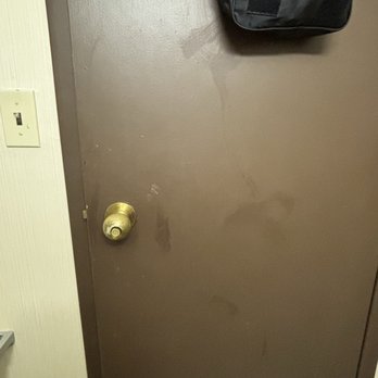 Best Western Park Hotel - Oil grease fingerprint mess on the back of the bathroom door - Hotels Near Me - Warren, Ohio