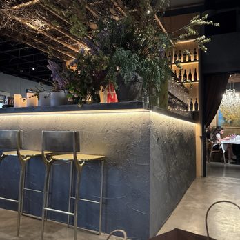 Monna - Bar area - Middle Eastern Near Me - La Crescenta-Montrose, California