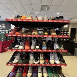 Foot Locker - Sale rack