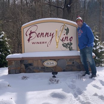 Benny Vino Urban Winery - Wine Tasting Room Near Me - Geneva, Ohio