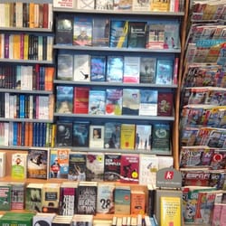 k presse + buch - Hardcover-"Auswahl" im Laden in der Haupthalle