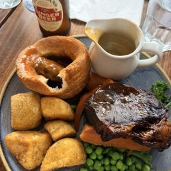 The Old Ship - Sunday slow cooked beef