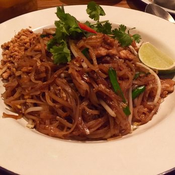 Rosa's Carnaby - Pad Thai with Chicken - Thai Near Me - London, XGL