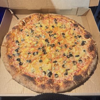 The Pizza Gene - Vegan Pizza (pineapple & olive) - Salad Near Me - Stuart, Florida