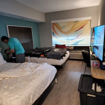 Tru by Hilton Bryan College Station - Decent size rooms, and they were bright, but had to use the extra bed for luggage - Hotels Near Me - Bryan, Texas