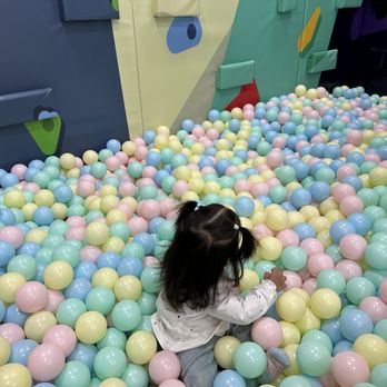 Posh Playhouse - Ball pit with a climbing wall - Indoor Playcenter Near Me - Chula Vista, California Posh Playhouse - Ball pit with a climbing wall - Indoor Playcenter Near Me - Chula Vista, California