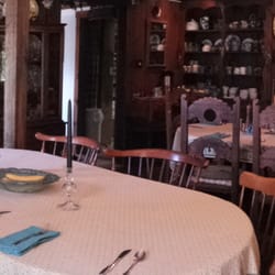 Alpenrose Inn - Panorama of the dining area.