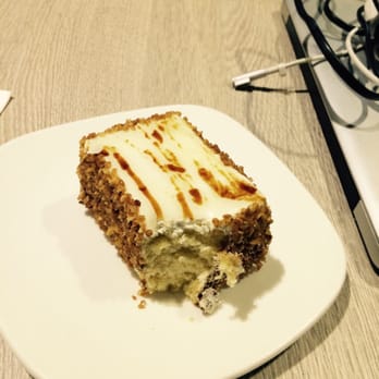Metropol - Torta amaretto - Bistros Near Me - Dusseldorf, NW