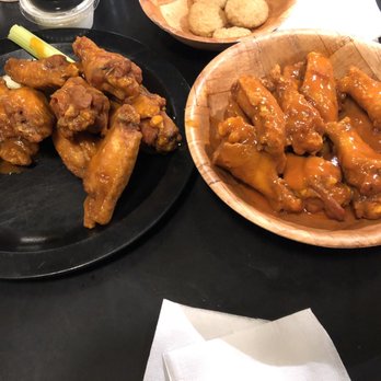 Duff's Famous Wings - Medium Wings and medium light wings - American Near Me - Amherst, New York Duff's Famous Wings - Medium Wings and medium light wings - American Near Me - Amherst, New York