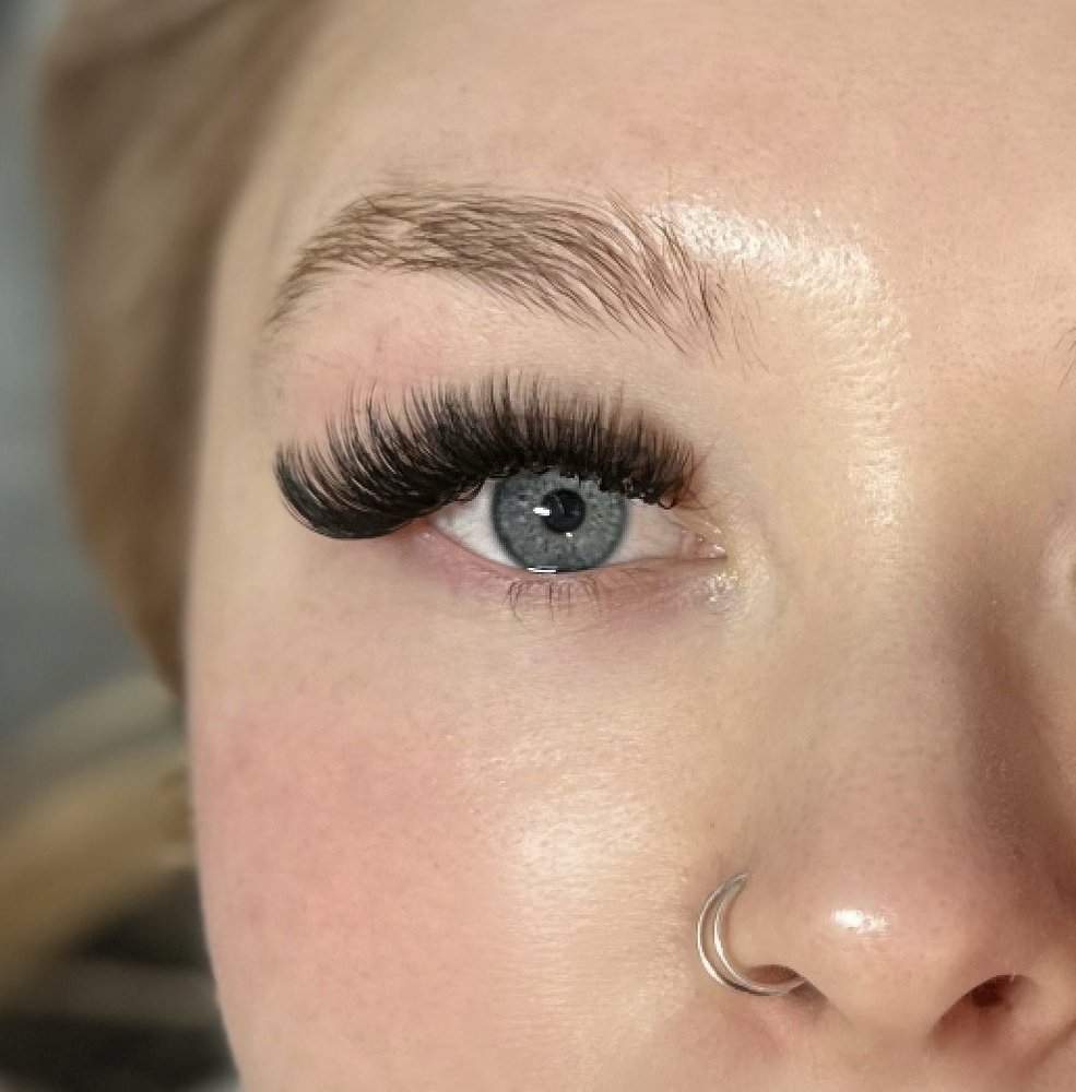 Lovely Lash Glam Bar Logo