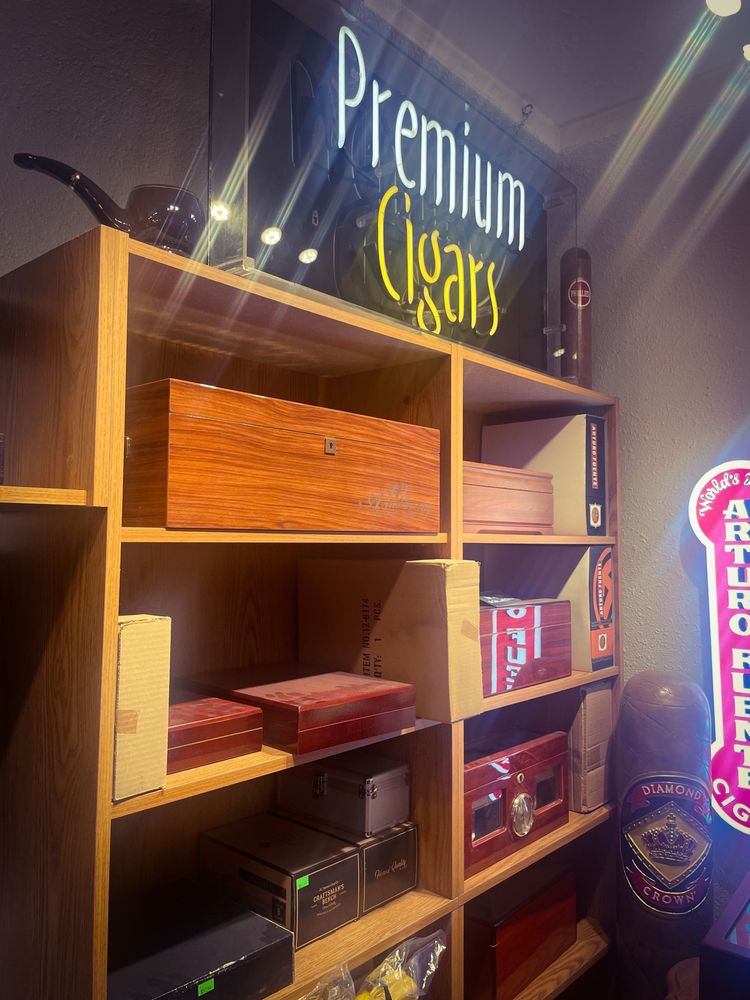 WORLD CLASS CIGARS Updated October 2024 14 Reviews 4800 Wadsworth