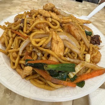 Mama's Taste - Combination lo mein - Chinese Near Me - Fairfax, Virginia