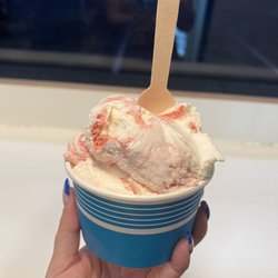 Maggiemoo's / now Mr. Moo’s Ice Cream - Strawberry and cheesecake