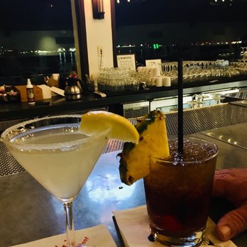 Tom Ham's Lighthouse - Drinks at the bar. Lemon drop Martini and Mai Tai - Breakfast & Brunch Near Me - San Diego, California