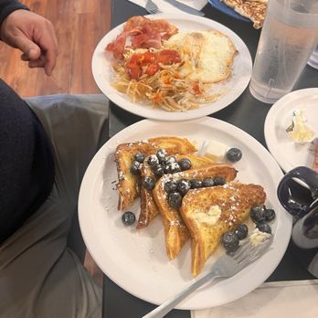 Mountain Shadows Restaurant - French Toast Combo - American Near Me - Colorado Springs, Colorado