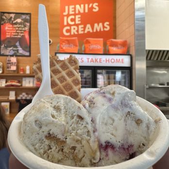 Jeni's Splendid Ice Creams - A scoop of razzleberry and scoop of apple crisp - Ice Cream & Frozen Yogurt Near Me - Nashville, Tennessee