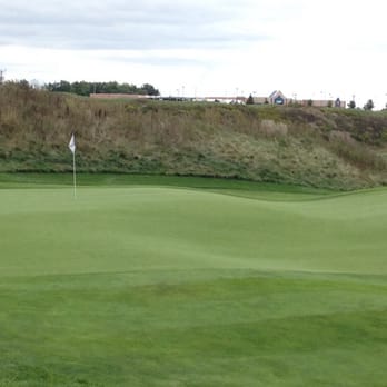 Turnberry Golf Club - A very challenging green @Hole 13 - Golf Near Me - Brampton, Ontario Turnberry Golf Club - A very challenging green @Hole 13 - Golf Near Me - Brampton, Ontario