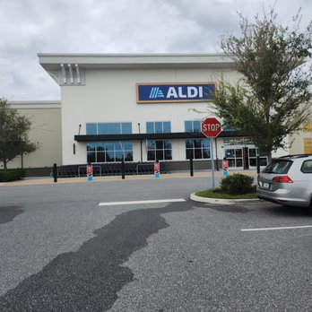 ALDI - Parking lot - Grocery Near Me - Orlando, Florida