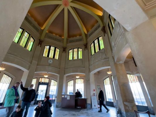 Peak Tours and Transit by null