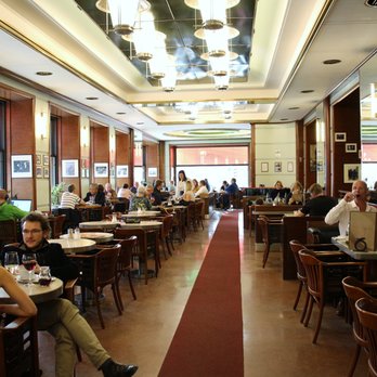Kavárna Slavia - Cafes Near Me - Praha 1, Puerto Rico