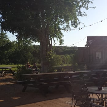 Little Woodrow's Bee Cave - The huge back patio on a nice sunny day - American Near Me - Bee Cave, Texas