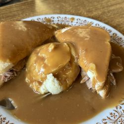 Hutch's Cafe & Lounge - Hot beef sandwich