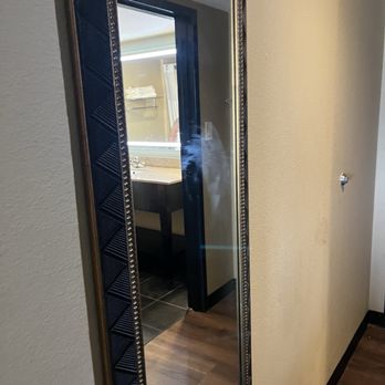 Wyndham Garden Texarkana - Dirty mirror - Hotels Near Me - Texarkana, Texas Wyndham Garden Texarkana - Dirty mirror - Hotels Near Me - Texarkana, Texas