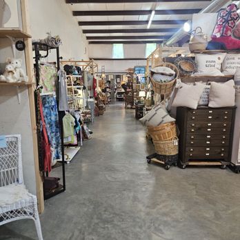 Junk In The Trunk - Antiques Near Me - Athens, Georgia