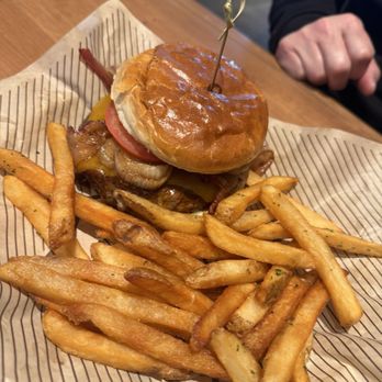 Cheddar's Scratch Kitchen - American Near Me - Omaha, Nebraska