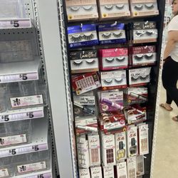 Five Below - Make up aisle