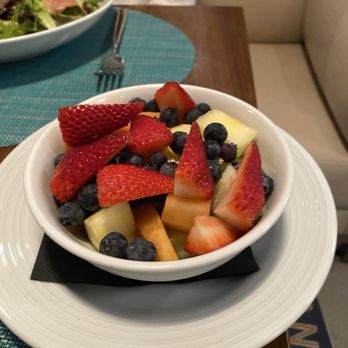 Le Meridien Dania Beach - fruit plate - Hotels Near Me - Dania Beach, Florida Le Meridien Dania Beach - fruit plate - Hotels Near Me - Dania Beach, Florida