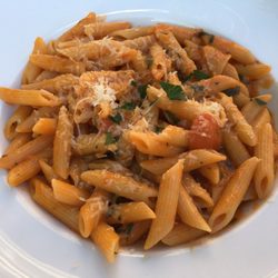 Vivere - Penne Arrabiata - große und leckerere Portion, aber extrem ölig. Habe einen großen Ölsee am Tellerboden gehabt.