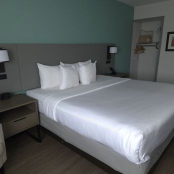 Comfort Inn Gallup I-40 Exit 20 - King room includes one comfortable side chair - Hotels Near Me - Gallup, New Mexico Comfort Inn Gallup I-40 Exit 20 - King room includes one comfortable side chair - Hotels Near Me - Gallup, New Mexico