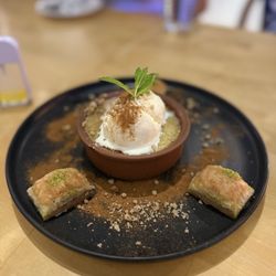 Mio’s Grill & Cafe
