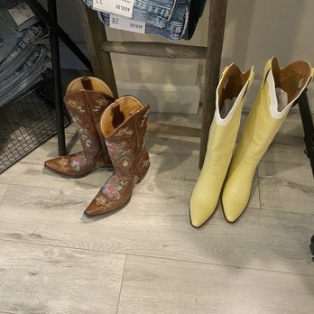 75 Degrees and Fuzzy - Love the yellow boots!! - Women's Clothing Near Me - San Clemente, California