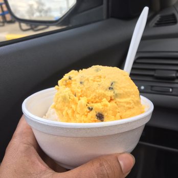 Robel’s Ice Cream - a hand holding a bowl of ice cream - Ice Cream & Frozen Yogurt Near Me - Whitehall, Ohio