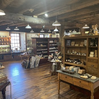 Cedar Creek Apothecary - View from the entrance. More charming spaces are off to the left and right. - Home Decor Near Me - Cedarburg, Wisconsin