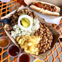 Johnny Roger's - Bbq bowl with coleslaw, Mac and cheese, baked beans, and pickles