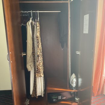 Wingate By Wyndham - Armoire - Hotels Near Me - San Marcos, Texas Wingate By Wyndham - Armoire - Hotels Near Me - San Marcos, Texas