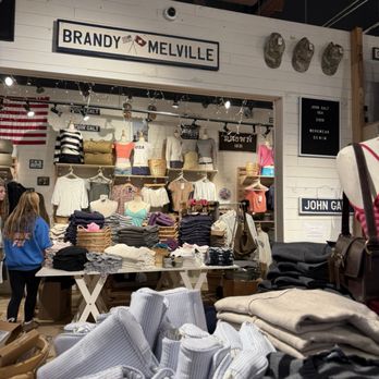Brandy Melville - Inside - Women's Clothing Near Me - San Diego, California Brandy Melville - Inside - Women's Clothing Near Me - San Diego, California
