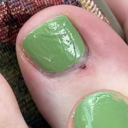 Strawberry Nails & Spa